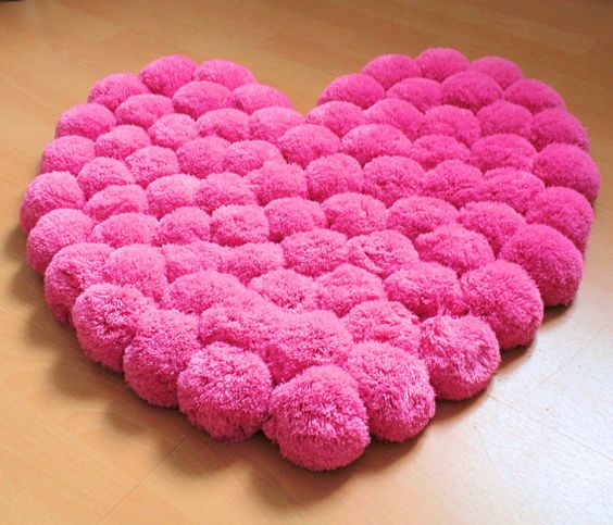 tapis coeur en pompon